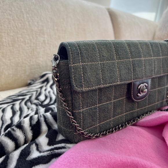 Chanel Denim Chocolate Bar Bag - Picture 3 of 8